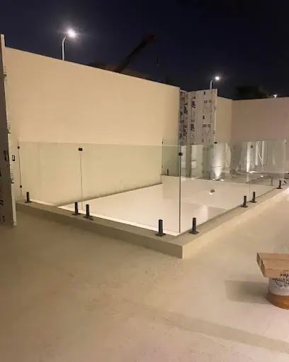 ما هي الماكينات الأرضية الإيطالية ولماذا يفضلها المهندسون للأبواب الزجاجية؟