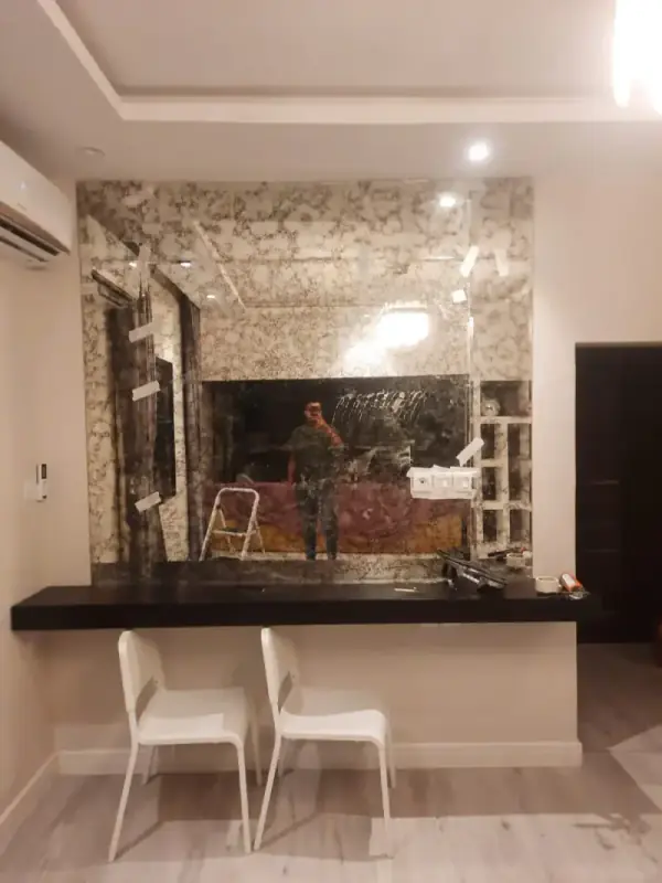 إكسسوارات الشاور باللون الأسود المات (Matte Black) والذهبي المصقول
