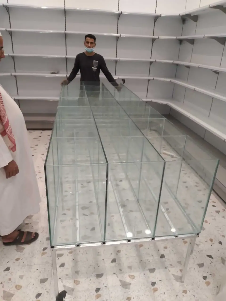تفصيل زجاج طاولات وتركيب ارفف زجاج الرياض
